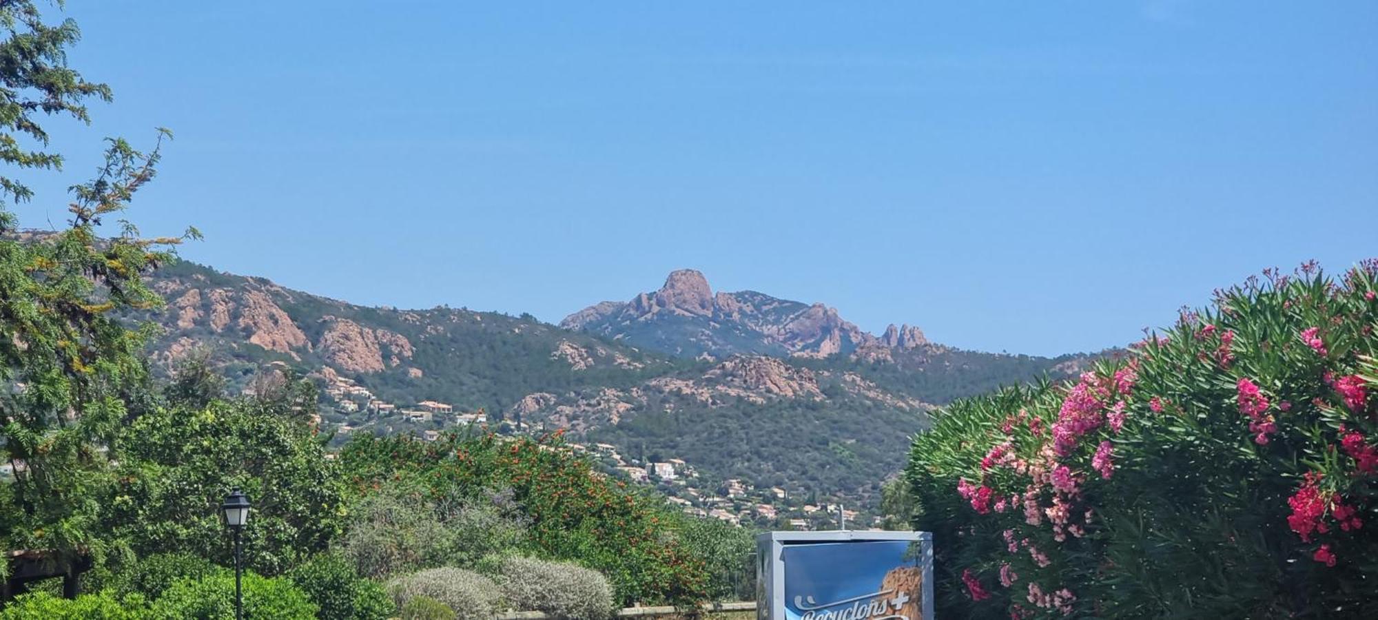 Agay Cap Esterel Le Hameau F2 Clim Plein Sud Dernier Etage Magnifique Vue Mer Saint-Raphael  Exterior photo